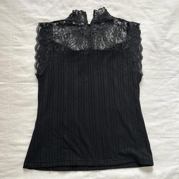 Axes Femme Black lace detail sleeveless top with pearl details Size medium - Picture 5 of 8